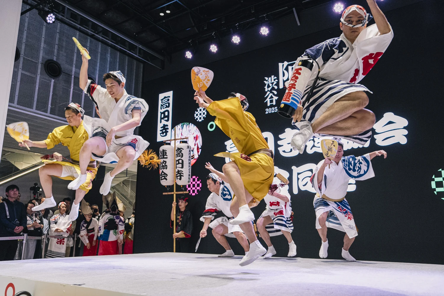 高円寺阿波おどり連協会合同連の演舞